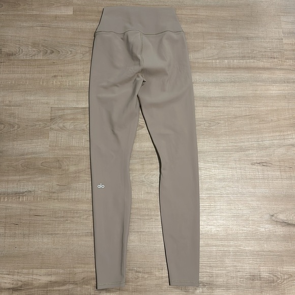 Alo Warrior Leggings - Picture 3 of 4